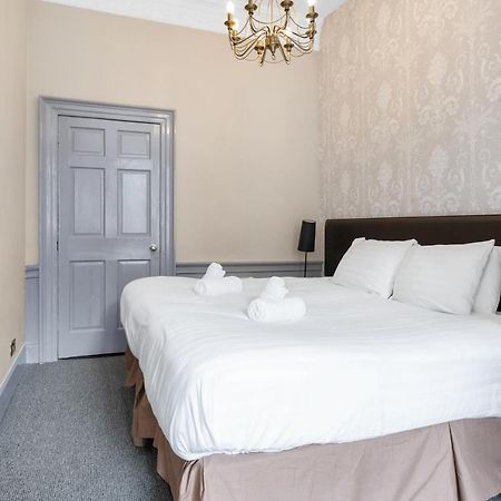 Unique 2 Bedroom Castle Suite Apartment - Near Edinburgh Castle & Royal Mile 외부 사진