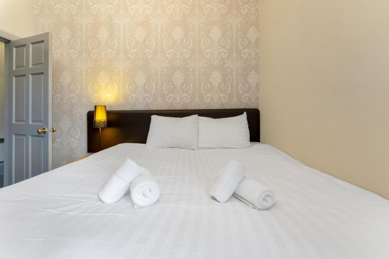 Unique 2 Bedroom Castle Suite Apartment - Near Edinburgh Castle & Royal Mile 외부 사진