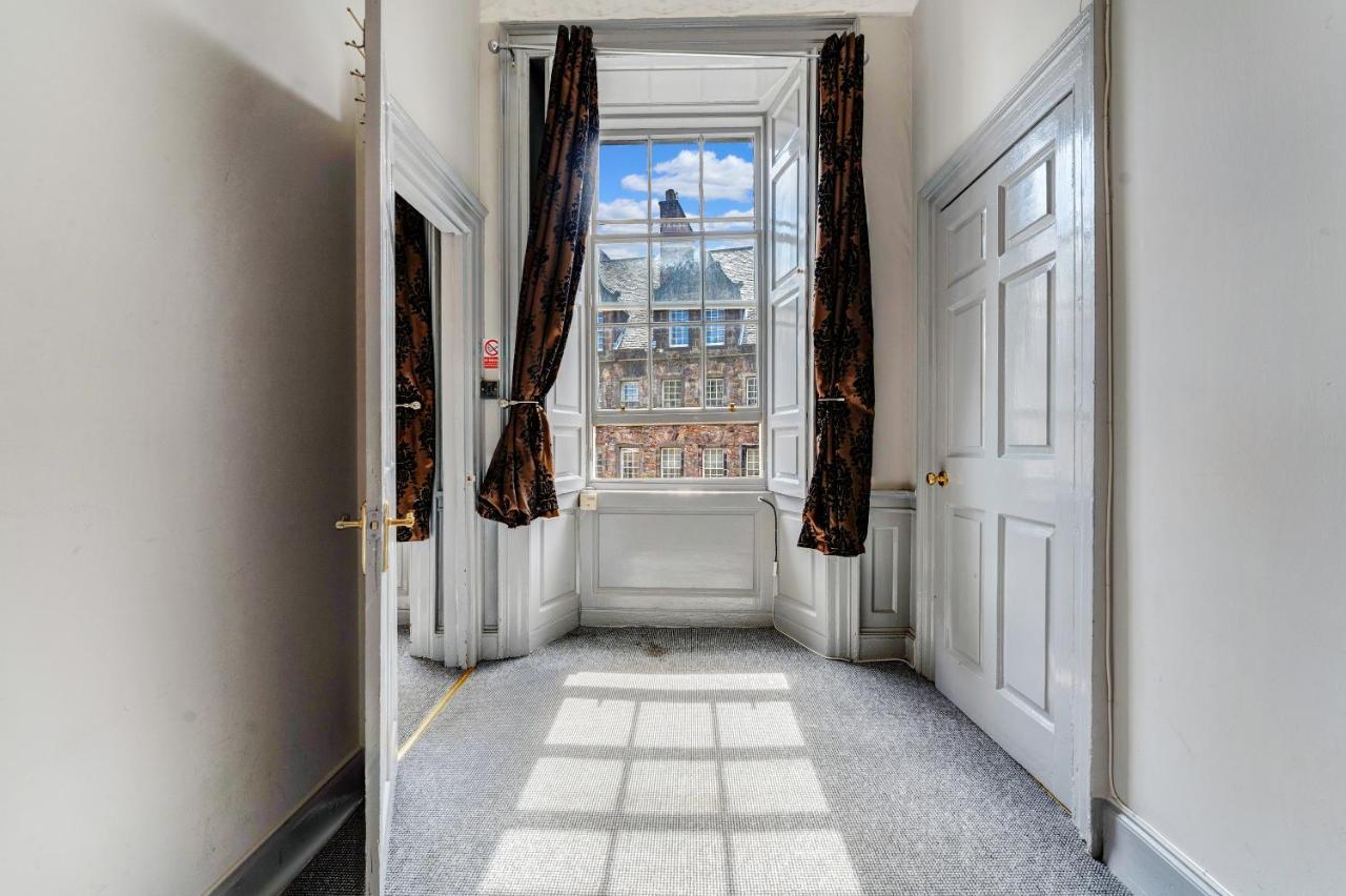 Unique 2 Bedroom Castle Suite Apartment - Near Edinburgh Castle & Royal Mile 외부 사진
