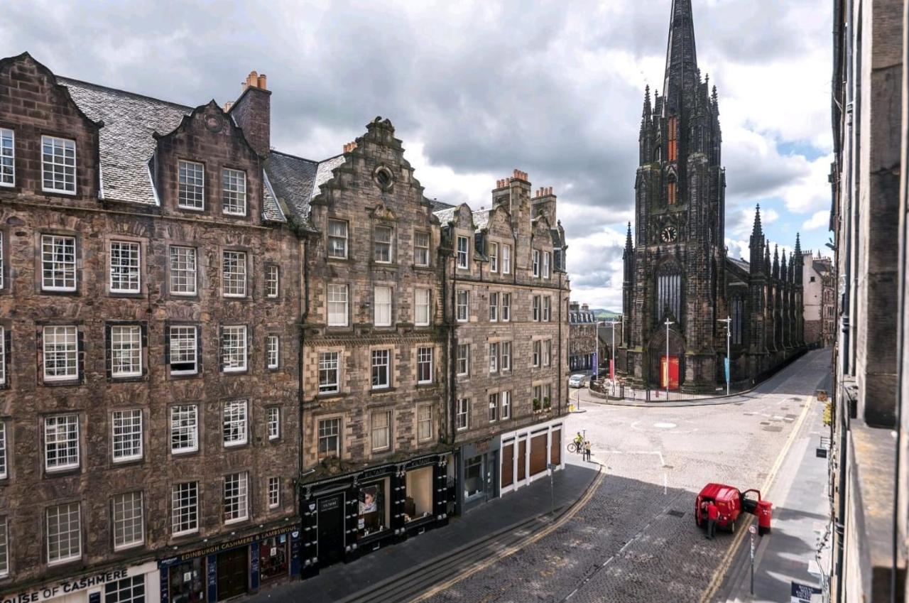 Unique 2 Bedroom Castle Suite Apartment - Near Edinburgh Castle & Royal Mile 외부 사진