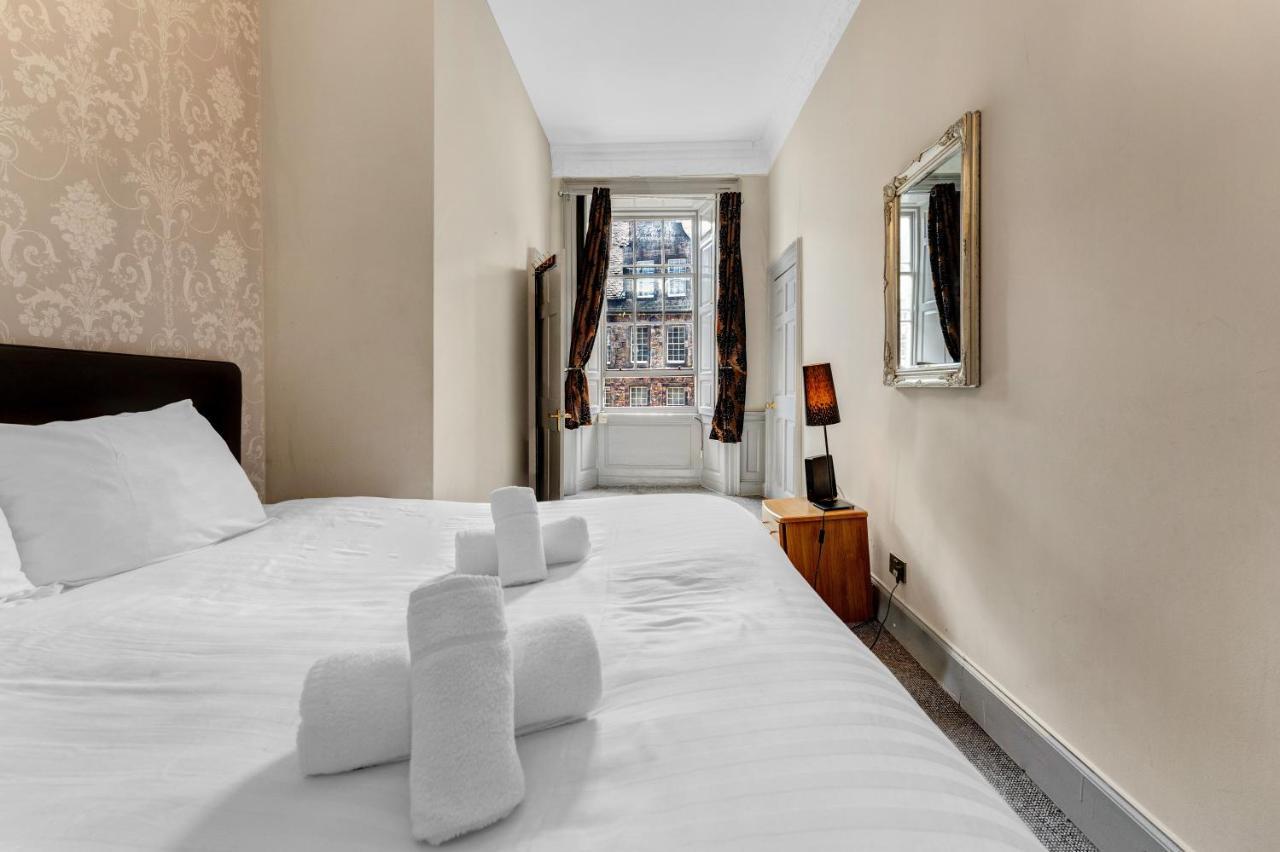 Unique 2 Bedroom Castle Suite Apartment - Near Edinburgh Castle & Royal Mile 외부 사진