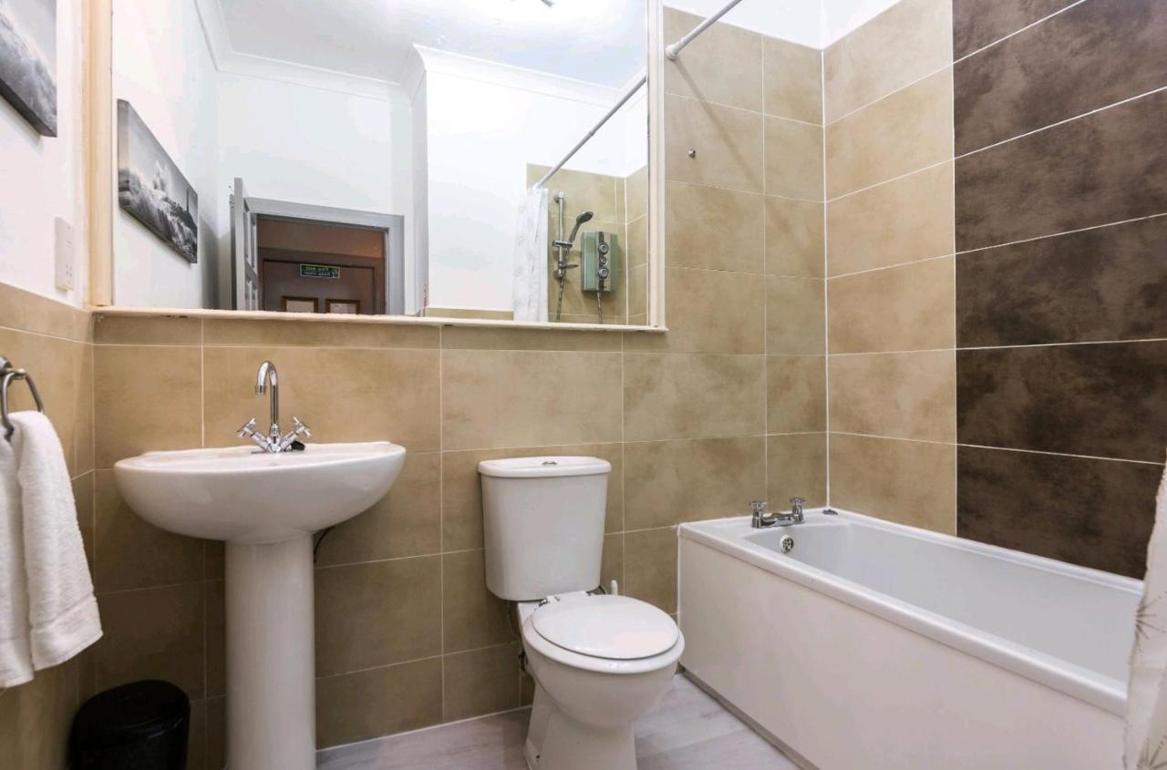 Unique 2 Bedroom Castle Suite Apartment - Near Edinburgh Castle & Royal Mile 외부 사진