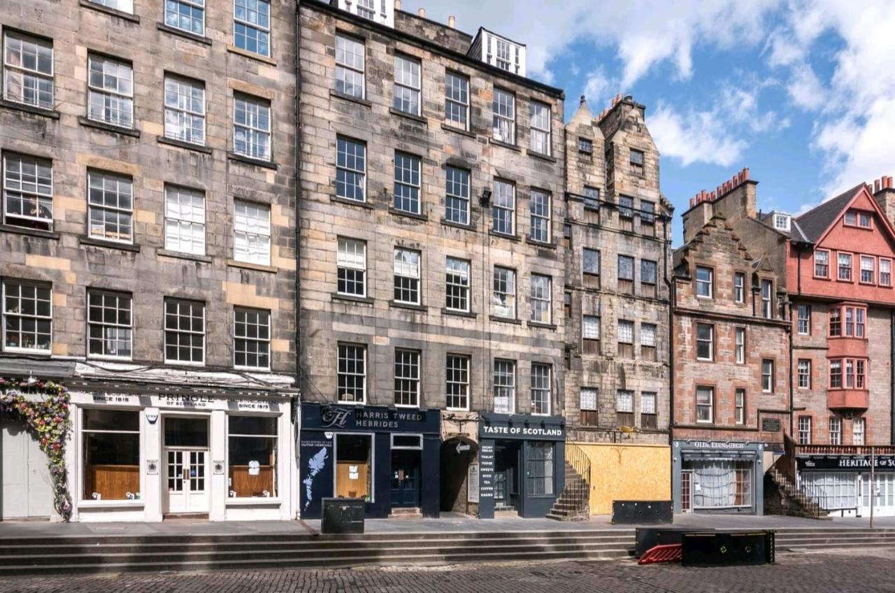 Unique 2 Bedroom Castle Suite Apartment - Near Edinburgh Castle & Royal Mile 외부 사진