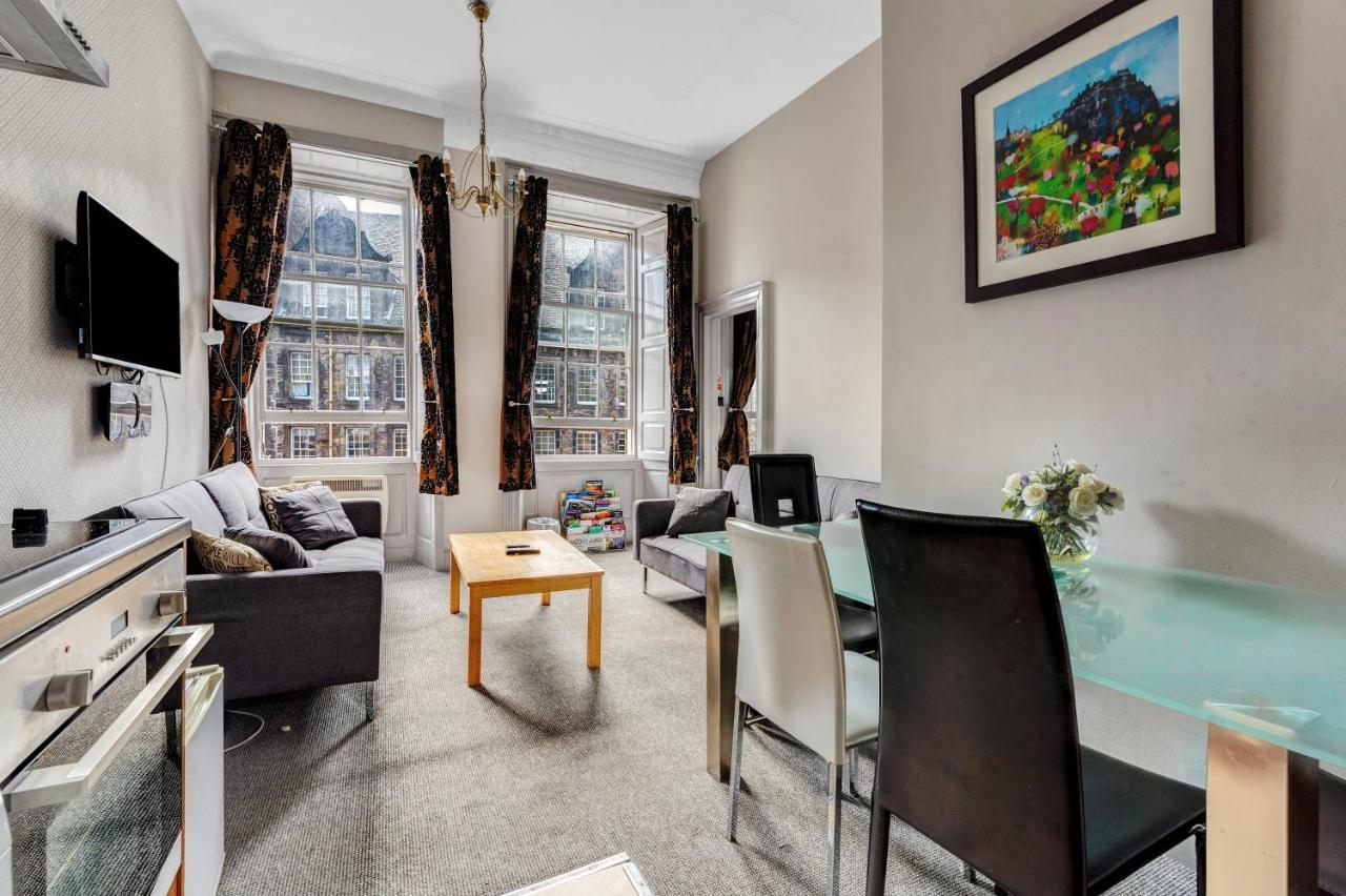 Unique 2 Bedroom Castle Suite Apartment - Near Edinburgh Castle & Royal Mile 외부 사진