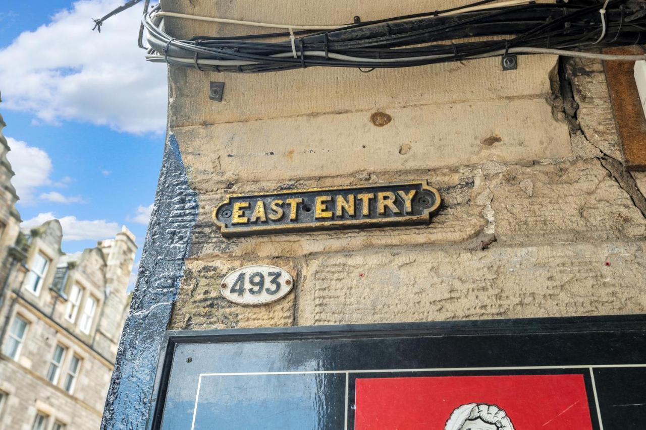 Unique 2 Bedroom Castle Suite Apartment - Near Edinburgh Castle & Royal Mile 외부 사진