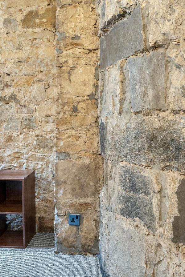 Unique 2 Bedroom Castle Suite Apartment - Near Edinburgh Castle & Royal Mile 외부 사진